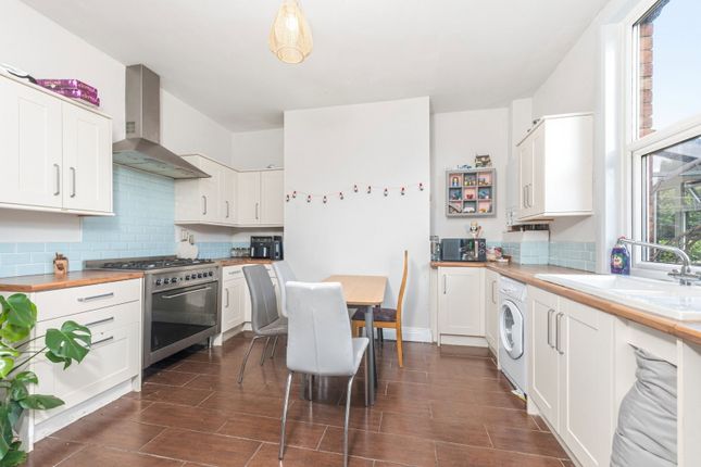 5, Marshall Avenue, Leeds photo 4