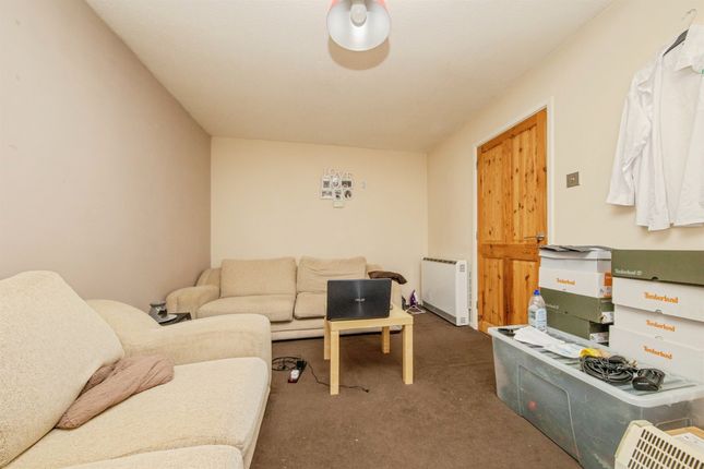 44, Hale Close, Ipswich photo 2