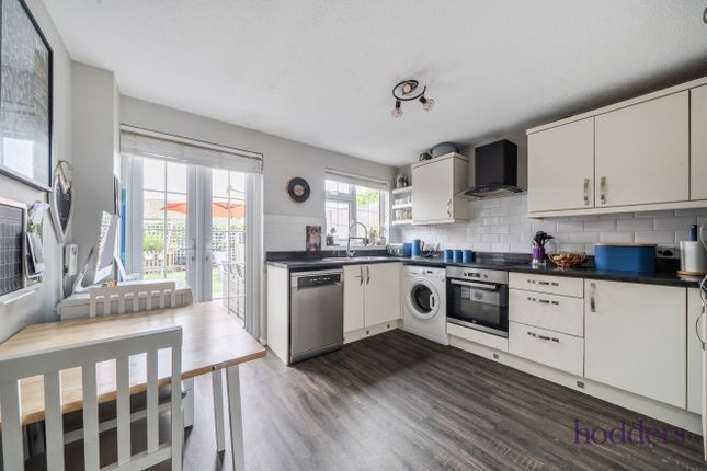 40, Hazelbank Road, Chertsey photo 3