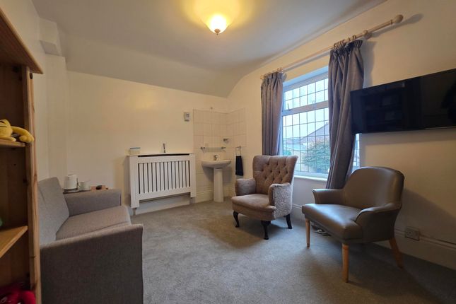 Studio house on TIPTON, £575/mo