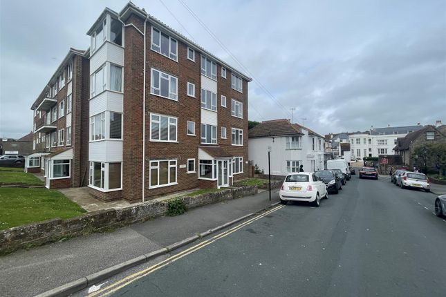 Thumbnail Flat to rent in Park Crescent, Rottingdean, Brighton