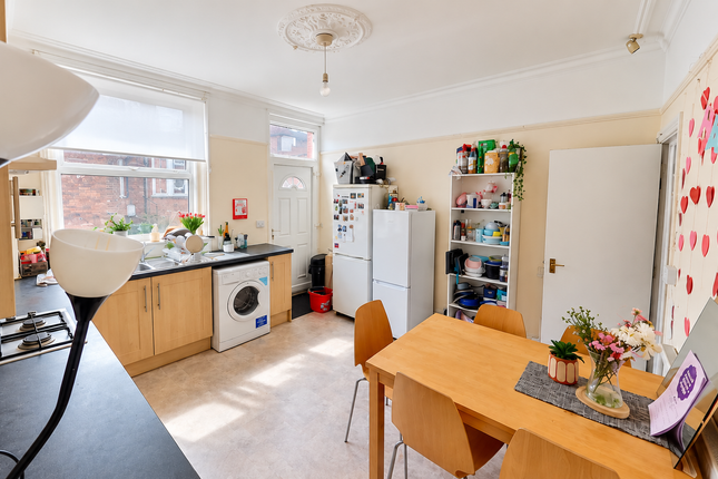 17 Claremont Avenue, Leeds photo 2