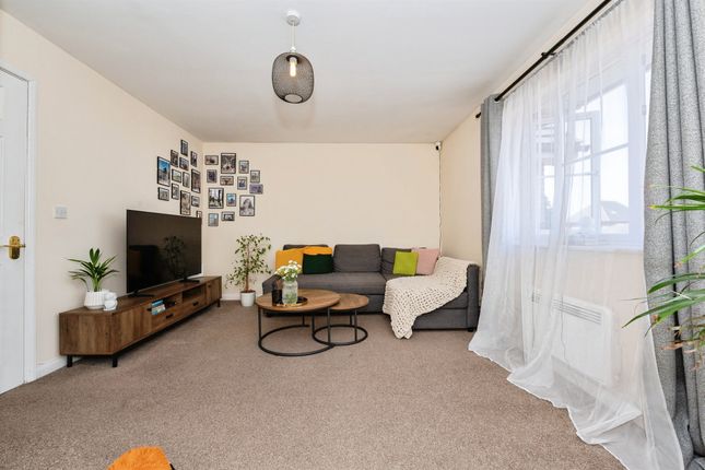 Flat 5, Rectory Court, Rectory Road, Grays photo 4