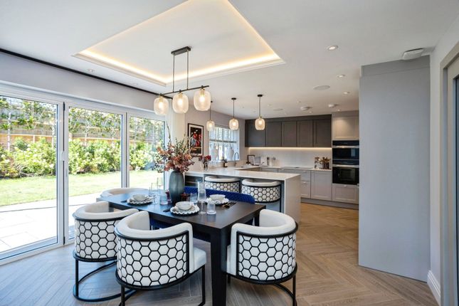 Kitchen Diner Family