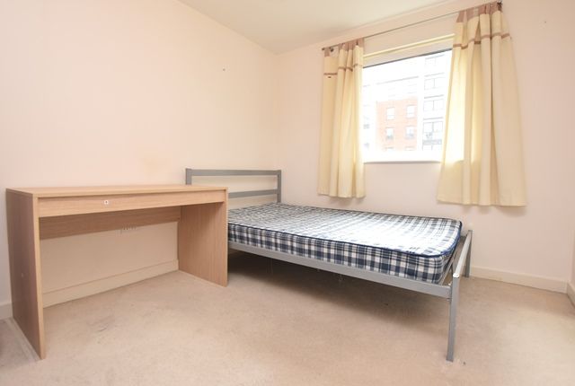 Apt 15, Sheffield photo 3