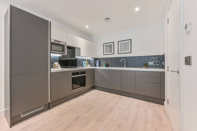 Thumbnail Flat for sale in The Residence, Clapham North