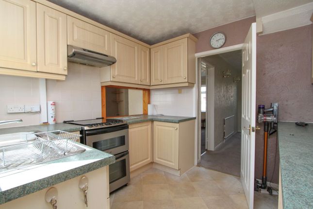 39, Highworth Crescent, Yate photo 4