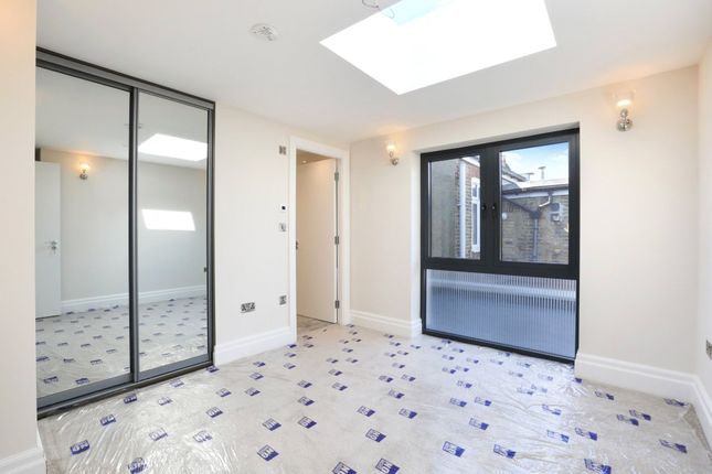 Flat 4, 166, Villiers Road, London photo 4