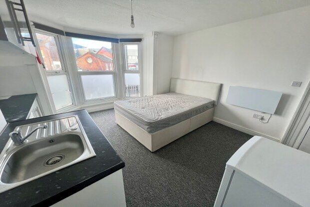 Studio to rent in 5 Hampshire Terrace, Portsmouth