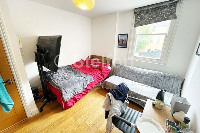 Thumbnail Room to rent in Brecknock Road, London