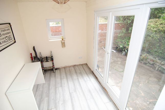 8, Hawthorne Crescent, Burntwood photo 4