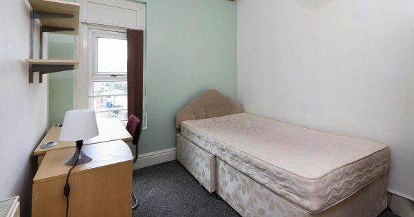13, Holberry Close, Sheffield photo 5