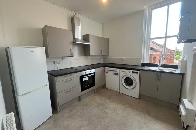 Flat 3, 229, London Road South, LOWESTOFT photo 4