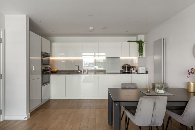 Flat 804, Iverson Point, 4, Harrison Walk, London photo 3