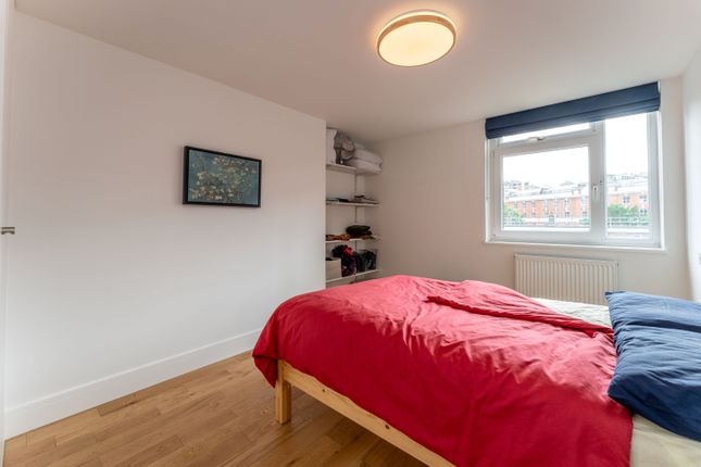 Flat 36, Buxton Court, Thoresby Street, London photo 4