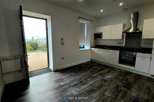 Integrated Kitchen/Lounge