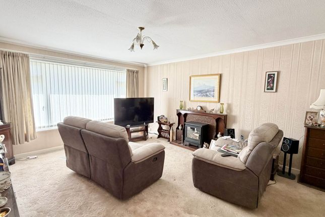 6, Jarvis Close, Exmouth photo 3