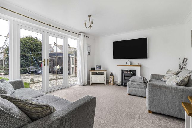 16, Edith Cavell Way, Steeple Bumpstead photo 3