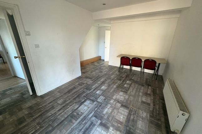 Eastfield Road, Slough photo 2