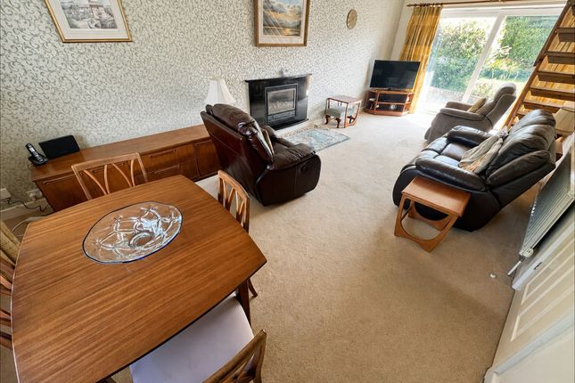 8, Hollowhead Lane, Blackburn photo 2