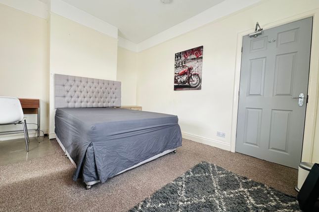 2, Stoke-on-Trent photo 2