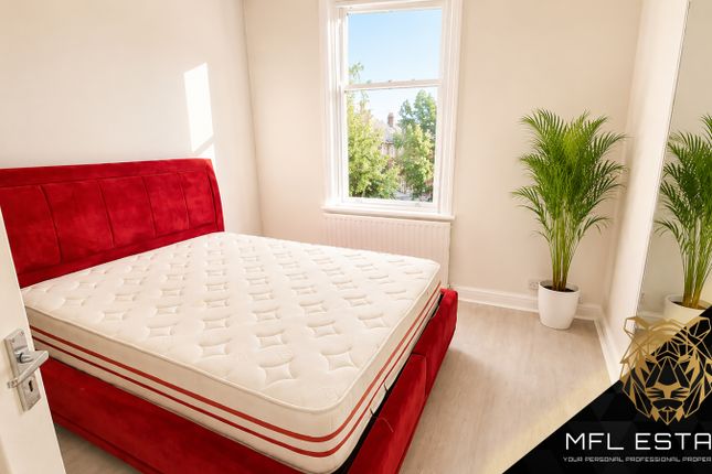 Flat, 109 Manor Lane, London photo 4