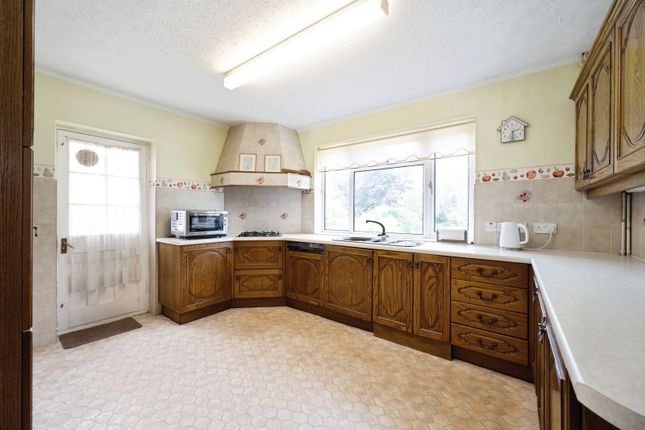 4, Sinah Lane, Hampshire photo 3