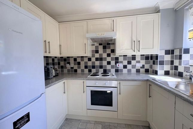 Flat 21, 22 Mitchell Court, Horley photo 3