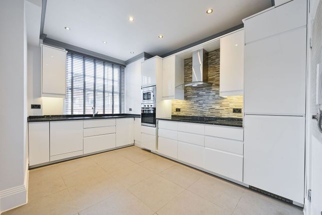 Bryanston Court, Marylebone photo 2