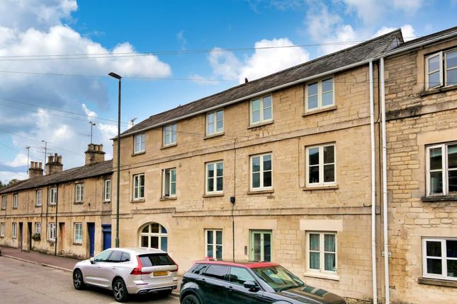 Thumbnail Flat to rent in Queen Street, Cirencester