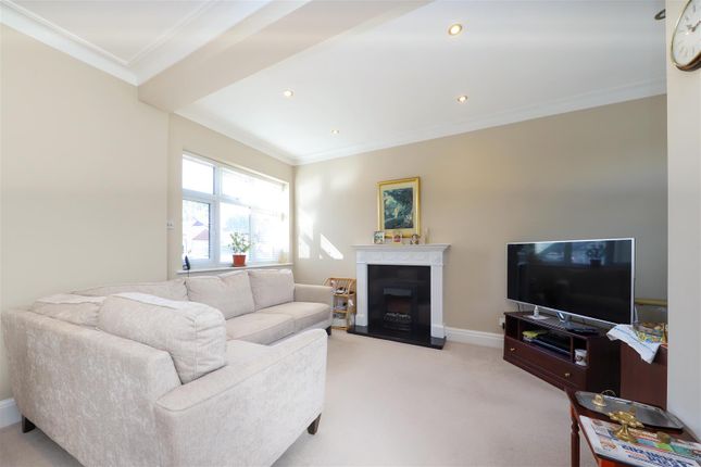 22, Kenbury Close, Ickenham photo 2