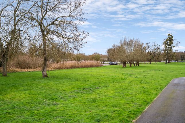 19  Chargers Paddock, Harleyford Estate, Marlow photo 3