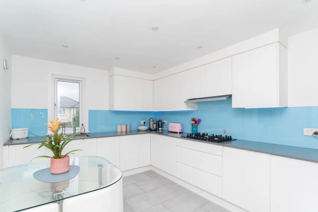 Flat for sale in Athol Square, London