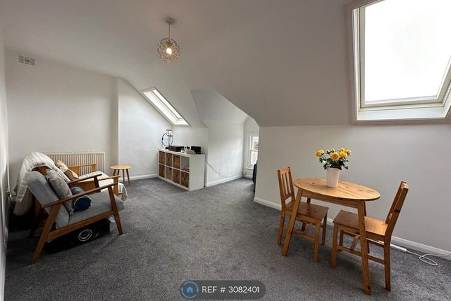 Gleneldon Road, London photo 3