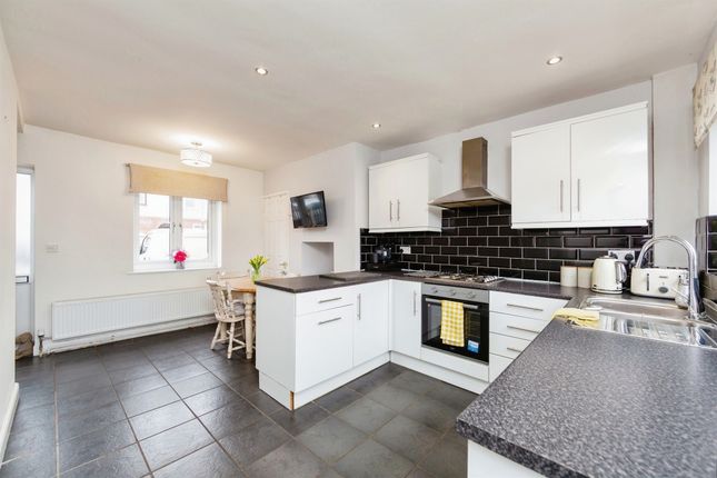 Town house for sale in Hawthorne Crescent, Dodworth, Barnsley