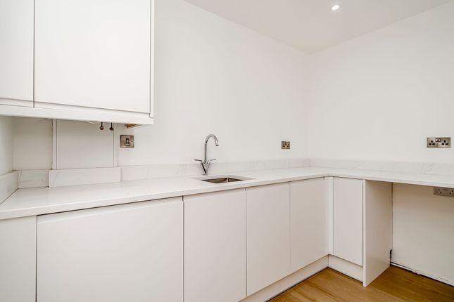 146 Blackburn Road, Chorley photo 3