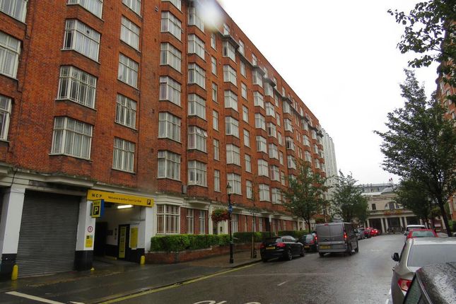 Flat to rent in Queensway, London