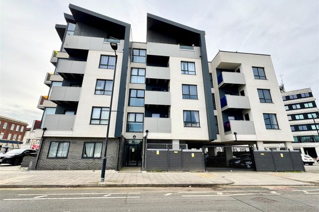 Thumbnail Flat to rent in London Road, Southend-On-Sea