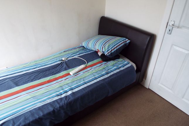 Room 2, Lincoln photo 4