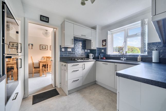 9 Tinghall, Bognor Regis photo 4