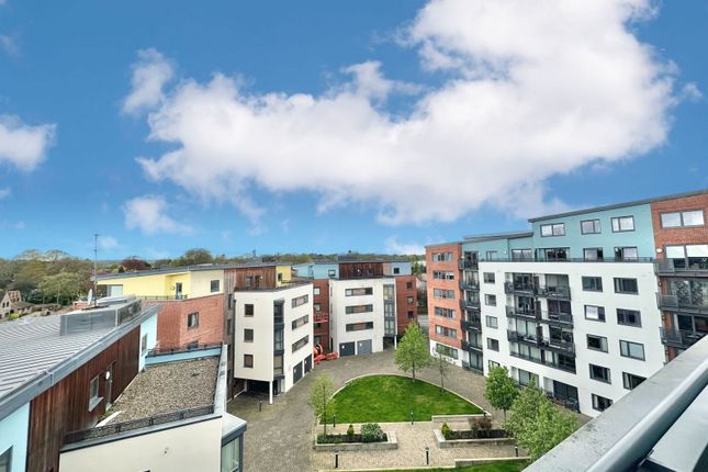 1-bed flat on 104 The Courtyard,, Southwell Park Road, Surrey, £170,000