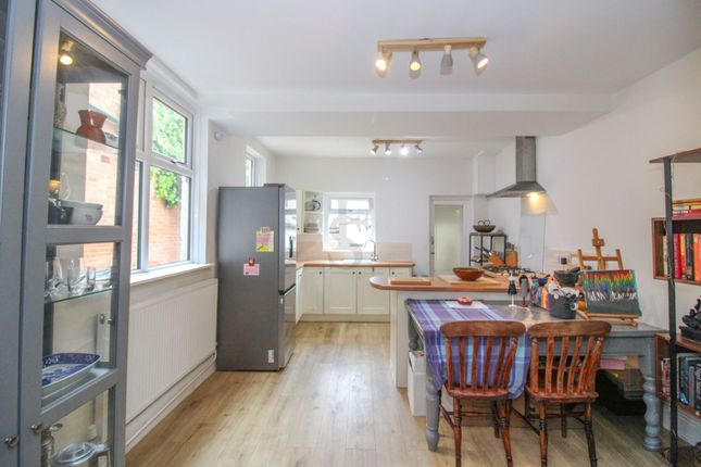 61 Knighton Drive, Leicester photo 3