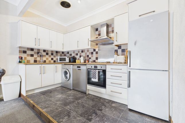6 Holm Street, Carluke photo 4
