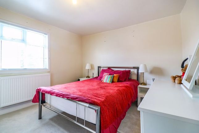 Thumbnail Room to rent in Beaconsfield Road, Farnham Common, Slough