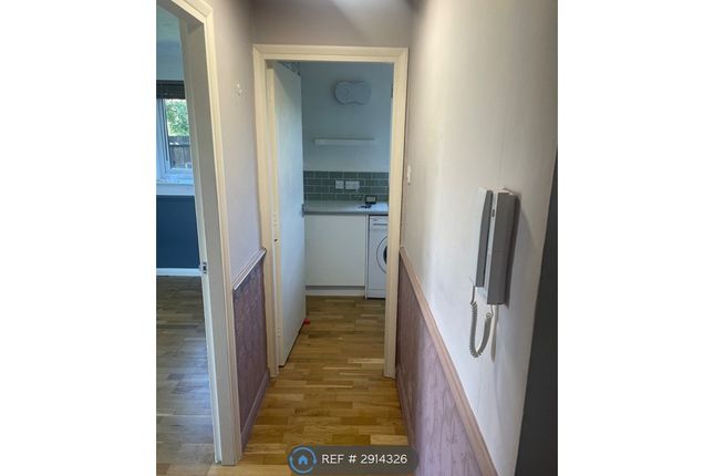 Westgate Court, Waltham Cross photo 5
