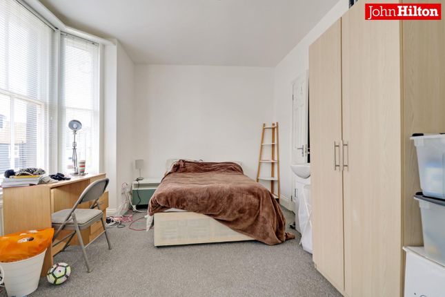 Terraced house to rent in Beaconsfield Road, Brighton
