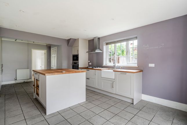 33, Glebe Road, Cranleigh photo 4