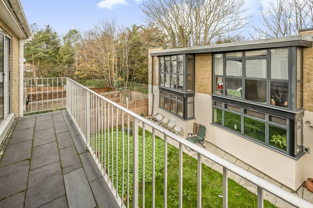 163 Kimberley Avenue, London photo 4