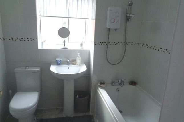 Flat to rent in Newland Park, Hull