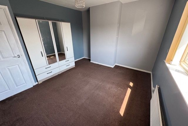 39, Walton Road, Pontefract photo 5